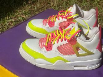 5.5y Jordan’s he Air Jordan 4 Retro SE 'Lemon Venom' sneakers, highlighted by vibrant hot pink mesh panels and translucent neon-yellow accen