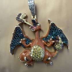 10k Charizard Pendant With Diamond Vs2