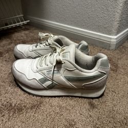 7.5 Women’s Reebok 