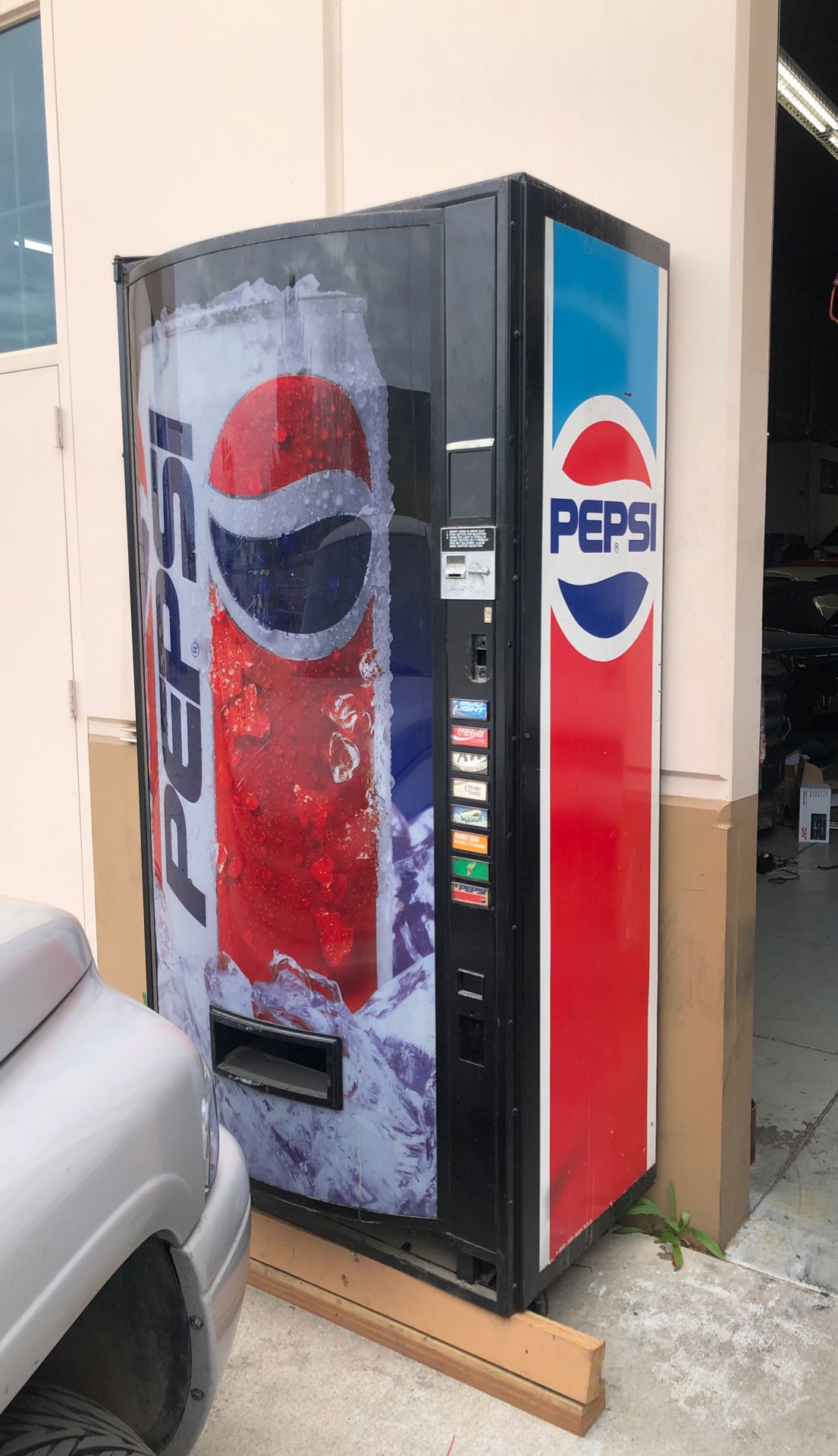 Pop machine