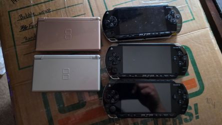 Nintendo DS Lites & 3 PSPs