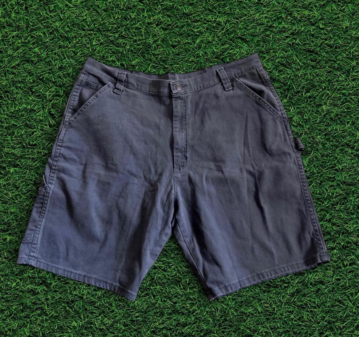 Navy blue Dickies carpenter shorts with a relaxed fit and a touch of streetwear vibe #skaterstyle