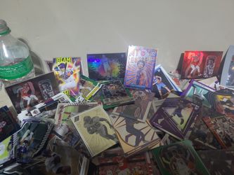 THOUSANDS OF SPORTS CARDS 