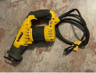 Dewalt Dwe357 12Amp corded compact reciprocating saw.