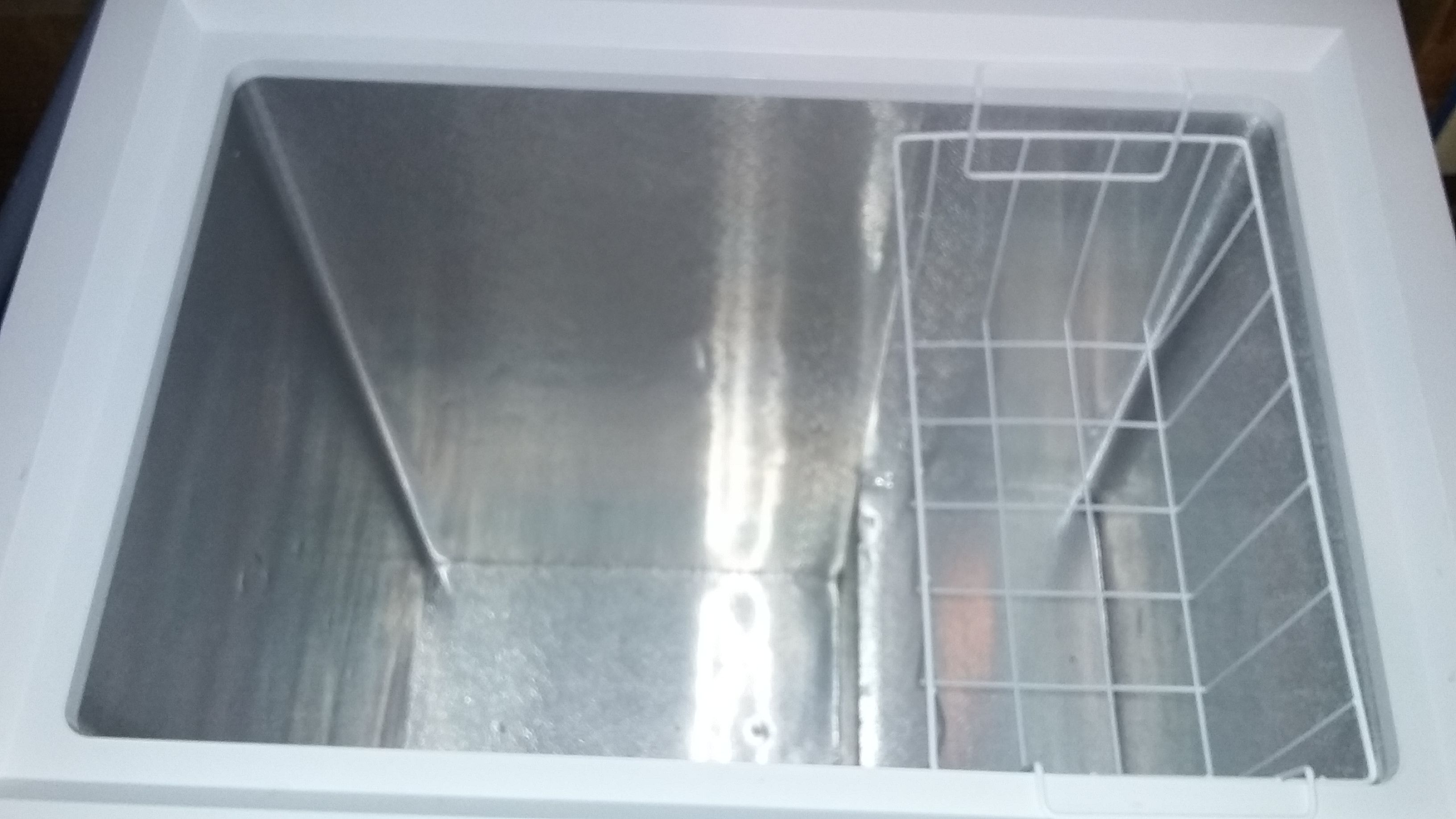 Idylis freezer 5.0 cubic feet deep freeze chest IF50CM33NW for Sale in