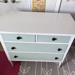 Vintage 4 Drawer Dresser