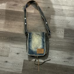 Levi crossover bag