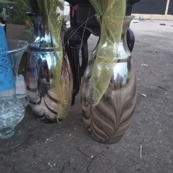 2 Vases