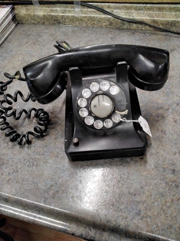 Vintage Black telephone- Located In Shelton