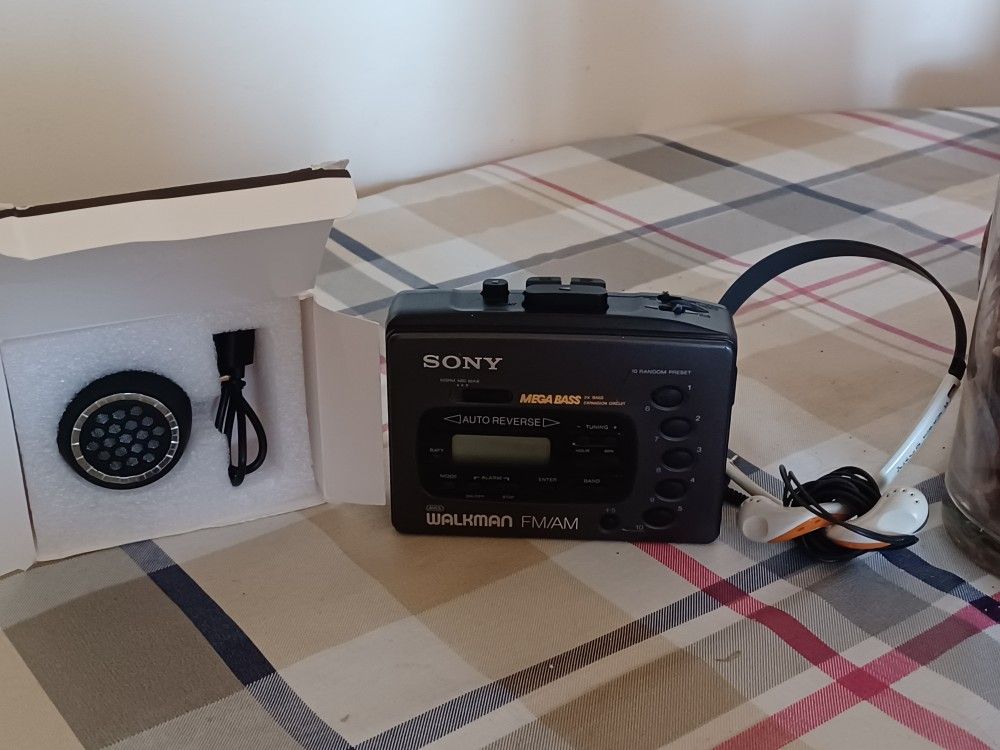 Vintage Sony Walkman Mega Bass Wm-fx45 Digital Fm/am Clock Cassette Tape With Headphones And New Wireless Speaker Only Pick Up 