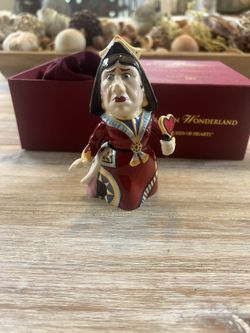 Candle Crown Collections, Alice In Wonderland, Porcelain Queen Of Hearts