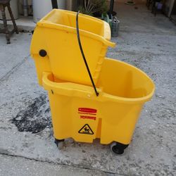 Mop With Wringer/Bucket, Broom