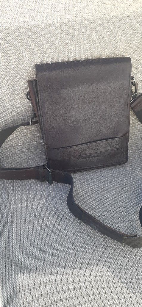 Kenneth  Cole Small Leather Messenger Bag