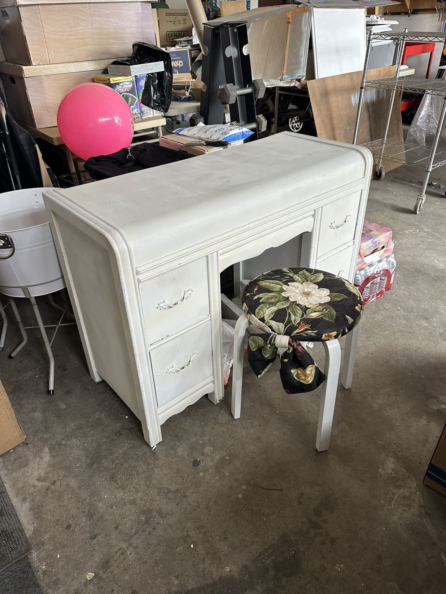 Vanity make up desk