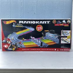 Hot Wheels Mario Kart Rainbow Road Raceway 8-Foot Track Set, Multicolor Lights