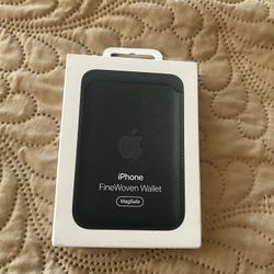 Apple - iPhone FineWoven Wallet with MagSafe - Evergreen