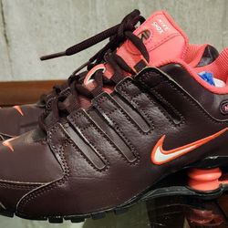 NIKE SHOX WOMEN 8.5
