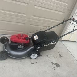 Honda Self-Propelled Lawn Mower – Smart Drive – Runs Great
