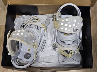 Burton EST white snowboard bindings women's small