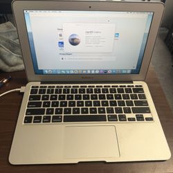 APPLE MACBOOK AIR LAPTOP WITH CHARGER  DEAL 100$ FIRM 