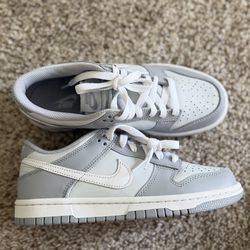 NEW- GREY AND WHITE NIKE DUNKS SZ 5.5Y
