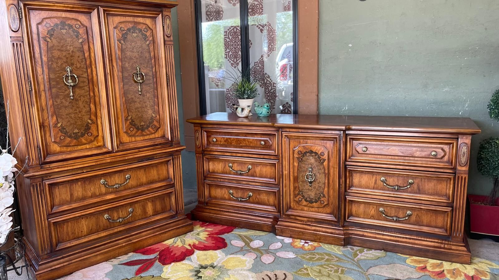Gorgeous Stanley Solid Wood Dresser Set 