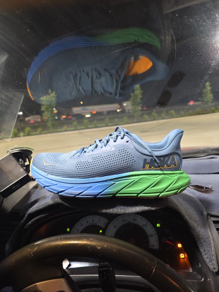 Hoka Men's Arahi 7. Size 9.5 New