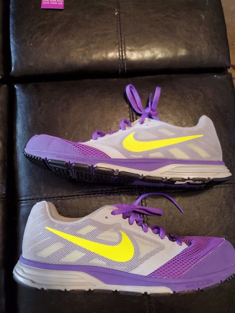 Womens Nike size 9.5