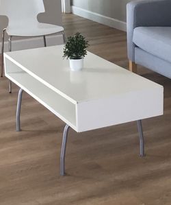 White Morden Coffee Table