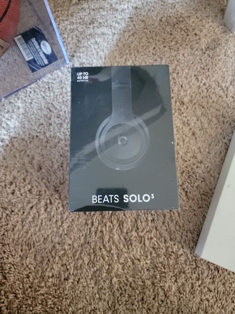 Sealed/Brand New Beats SOLO 3