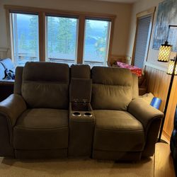 Gently Used Sofa 350. Anacortes. 