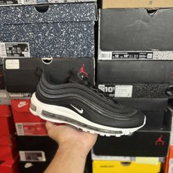 Nike Air Max 97 Black/White size 9 VNDS
