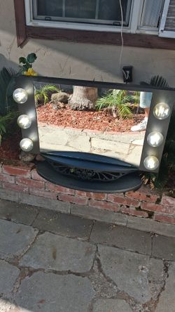 Vanity Girl Light