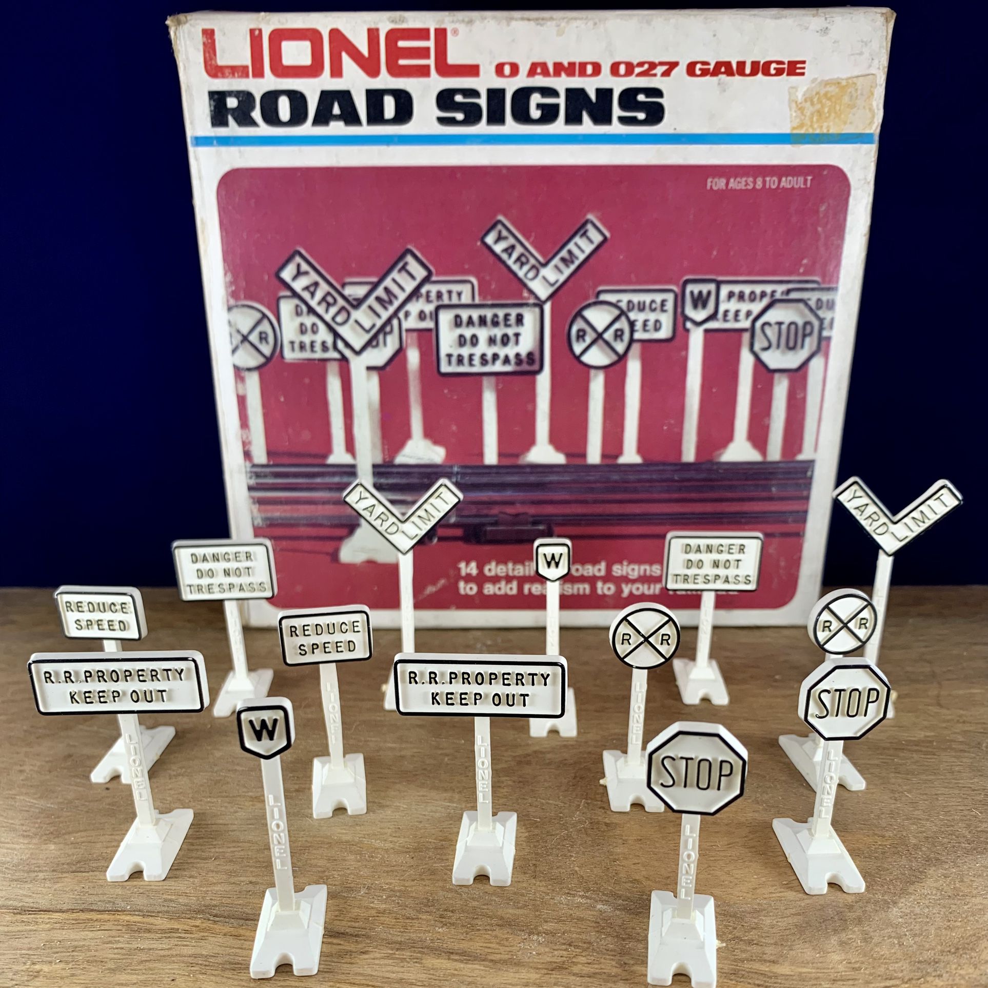 Vintage Lionel Train Road Signs with Original Box (O and O27 Gauge) 14 Signs