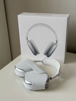 AirPods Maxes
