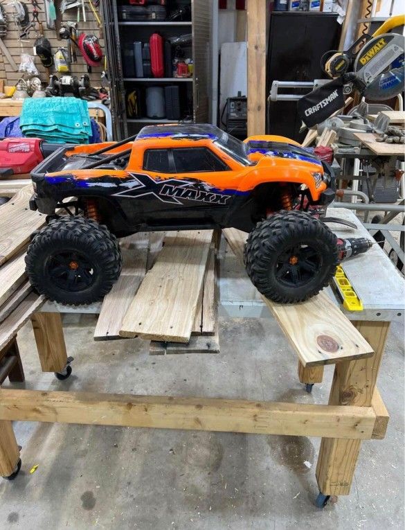 XMaxx 8s Monster Truck (BRAND NEW)