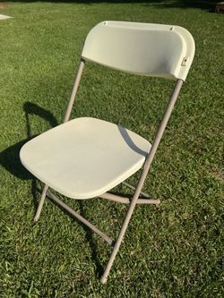 16 Folding Chairs