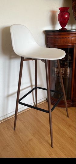 Barstool- Set of 3 . Same as new $15 each