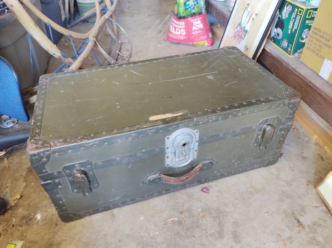 1940's Shwayder Brothers Inc. (Samsonite) Army Green Samson Trunk