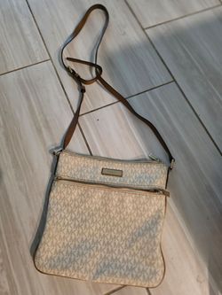 Micheal kors crossbody bag