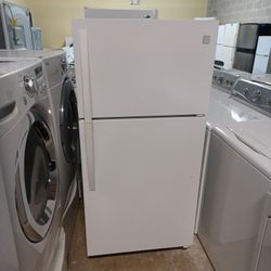 Kenmore Refrigerator Top Freezer White 