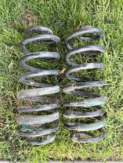 2007 Tahoe Suspension Coil Springs/ Resortes