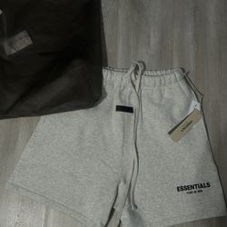 Essentials Shorts Light oat
