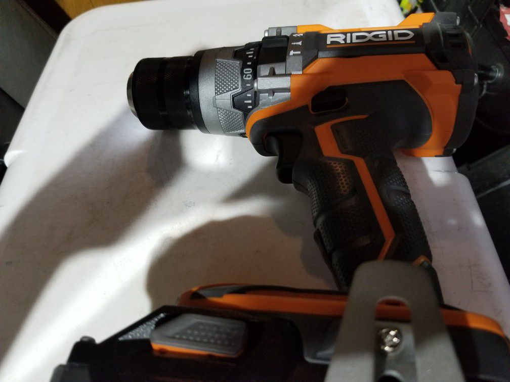 Brand New Octane Ridgid hammer drill with 3ah battery