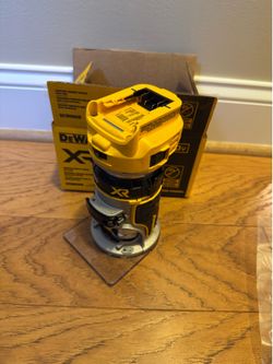 Dewalt XR 1/4-in Variable Speed Brushless Fixed Router -NEW-