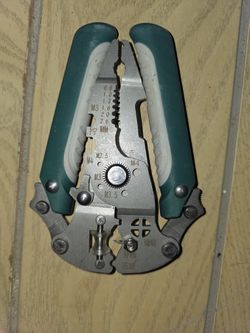 Foldable Wire Strippers