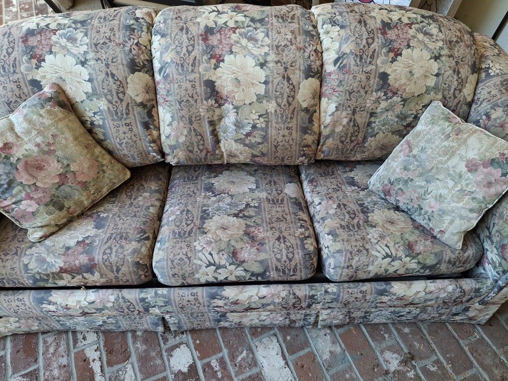 Sofa With Pull Out Bed 