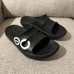 Oofos Sandals M9/W11
