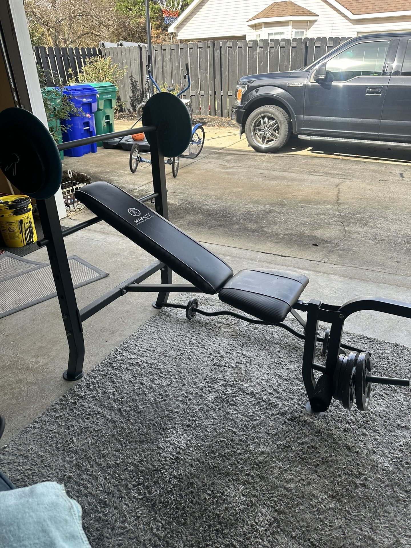 Weight Bench w/weights