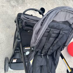 Graco Ready2Grow 2.0 Double Stroller - Rafa  Lightly used stroller can attach and un attach top top seat